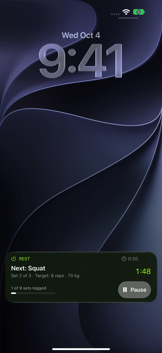 Simple Trainer’s Live Activity on the iPhone Lock Screen during a workout.